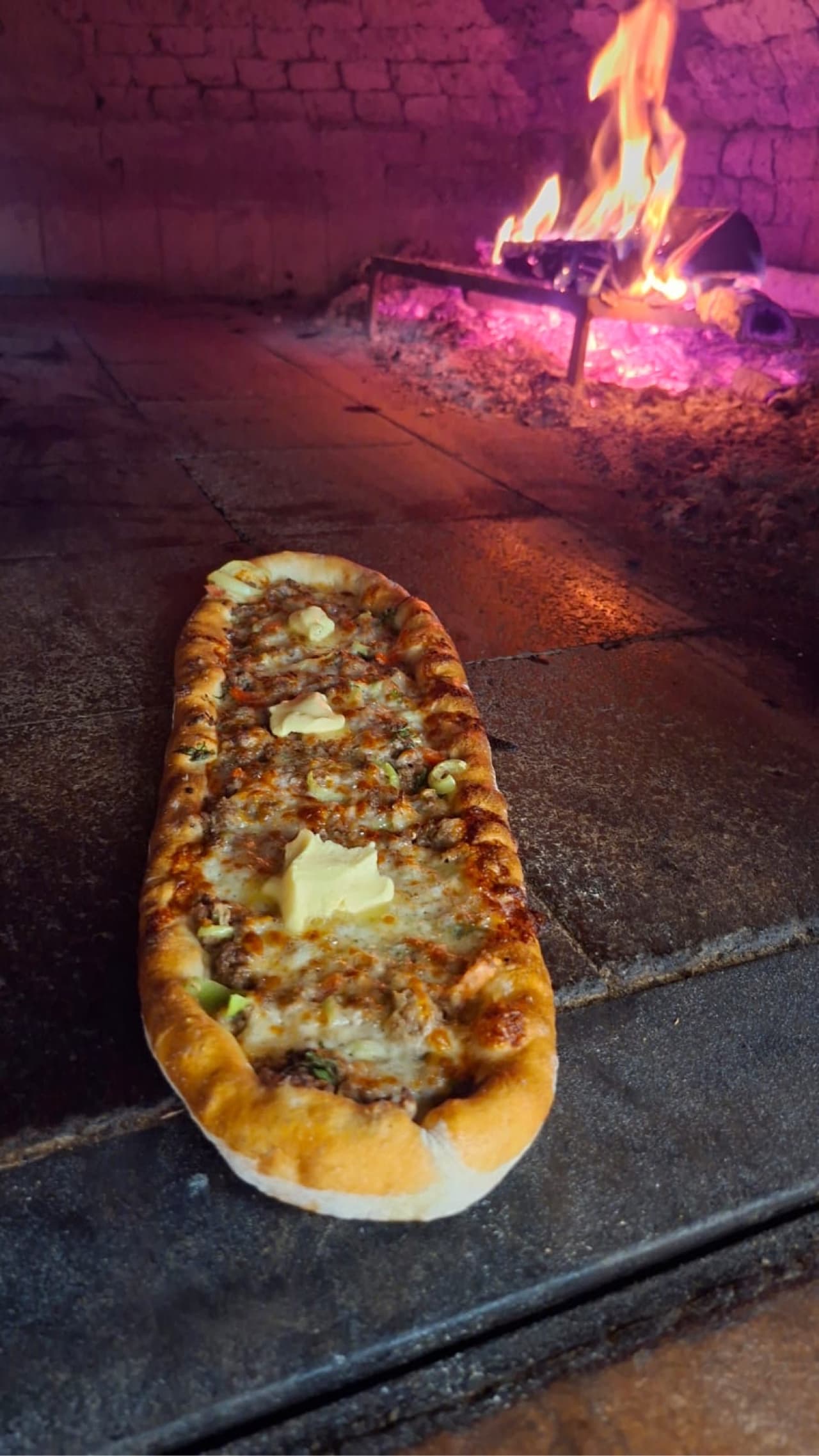 Kıymalı Kaşarlı Pide