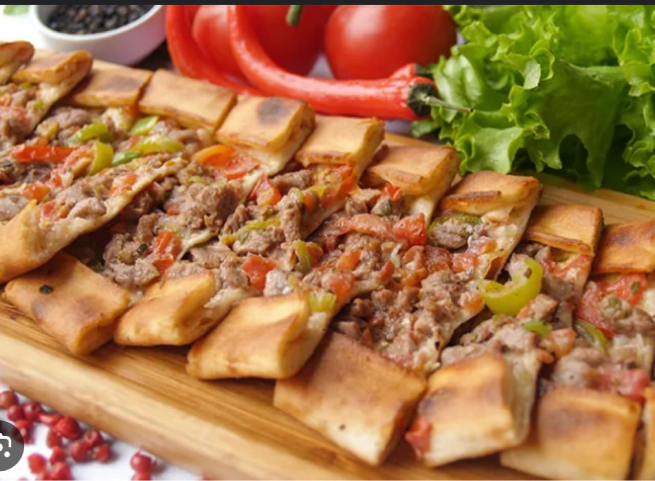 Kuşbaşı Etli Pide