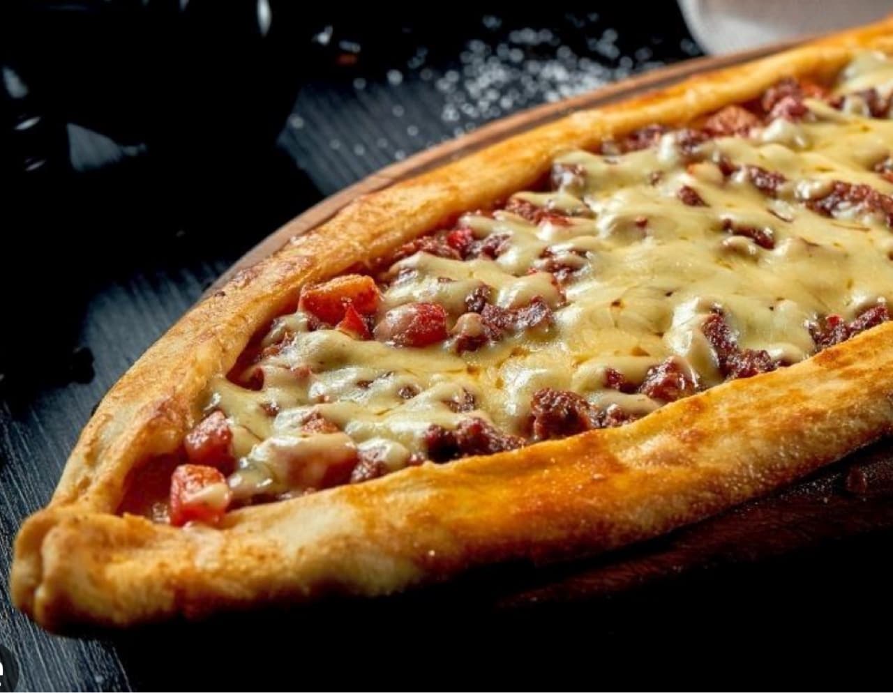 Kavurmalı Kaşarlı Pide